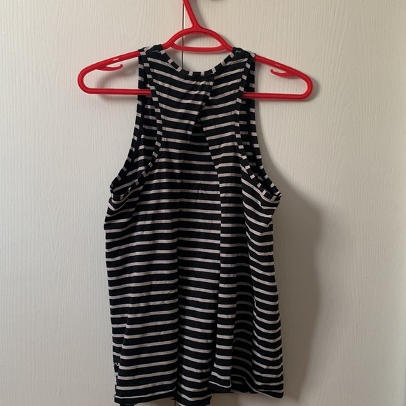 Size 4 Lululemon tank never worn. - Picture 2 of 2